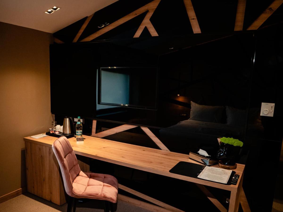 Hotel Goya Boutique Târgu Jiu Buitenkant foto