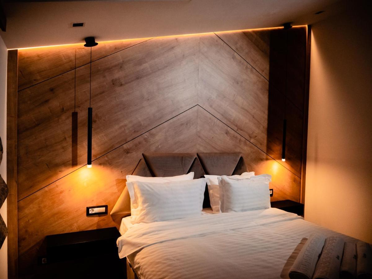 Hotel Goya Boutique Târgu Jiu Buitenkant foto