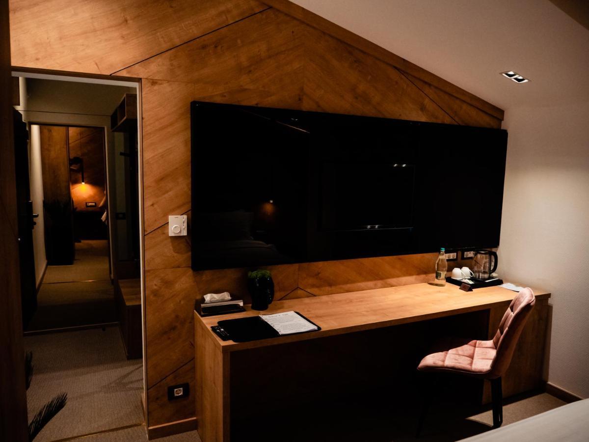 Hotel Goya Boutique Târgu Jiu Buitenkant foto