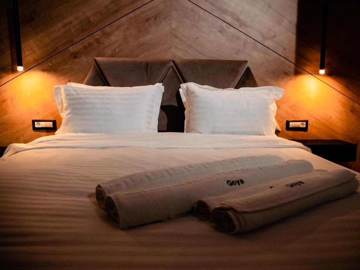 Hotel Goya Boutique Târgu Jiu Buitenkant foto