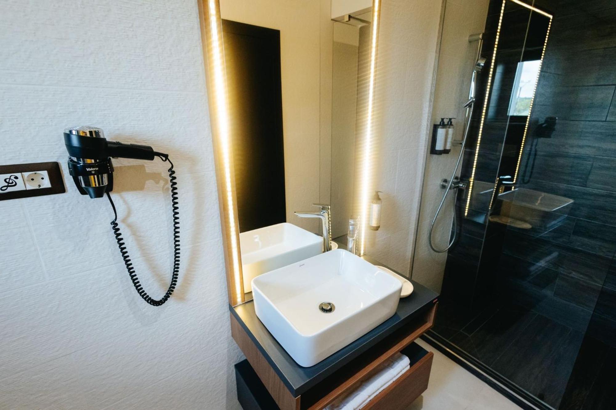 Hotel Goya Boutique Târgu Jiu Buitenkant foto