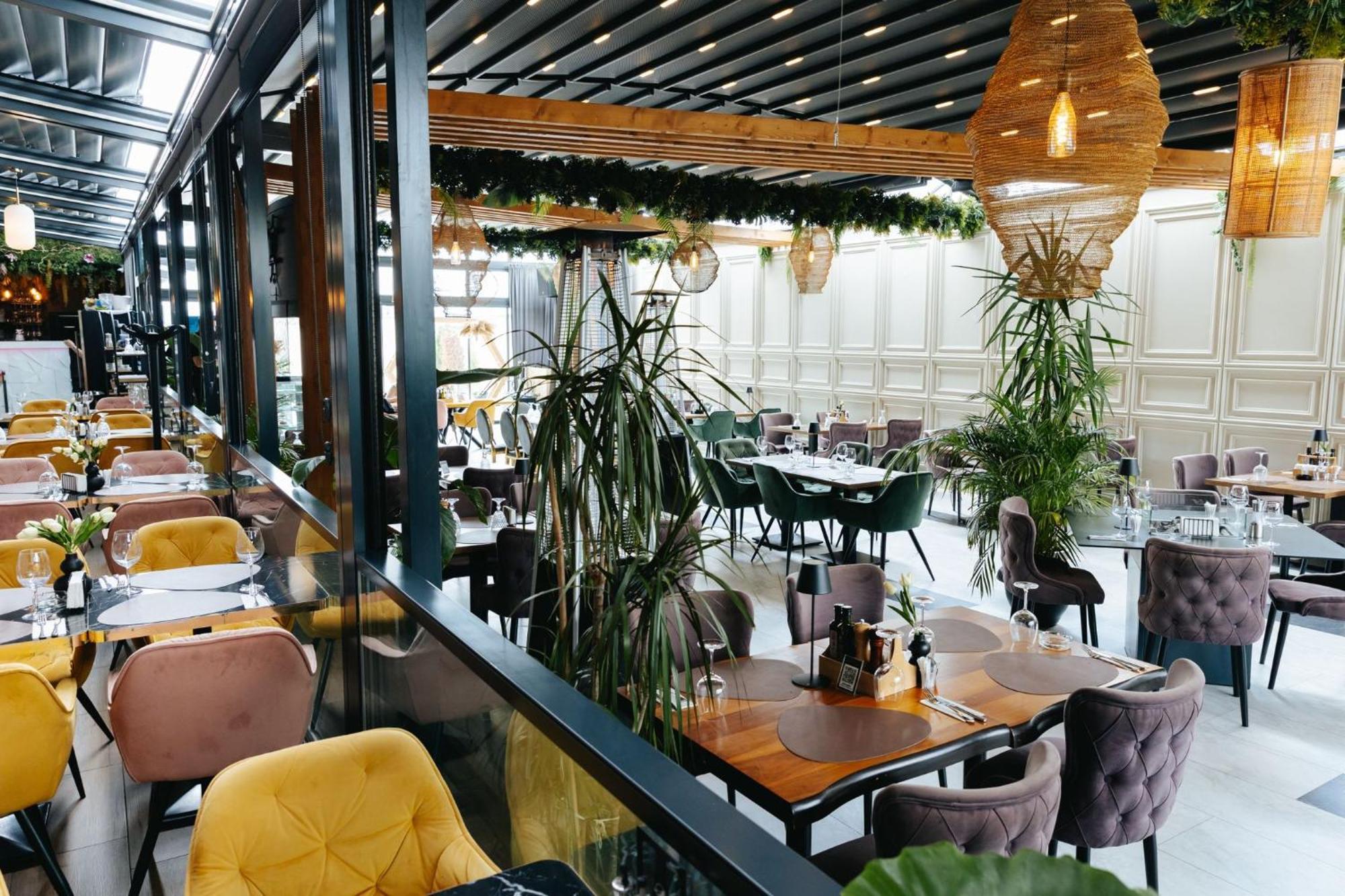 Hotel Goya Boutique Târgu Jiu Buitenkant foto