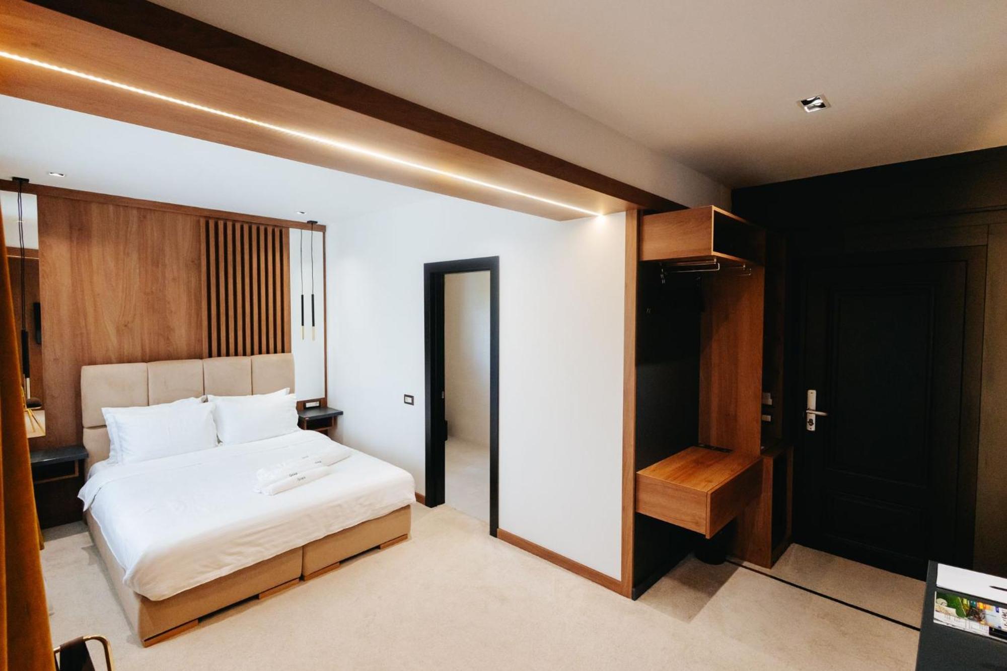 Hotel Goya Boutique Târgu Jiu Buitenkant foto