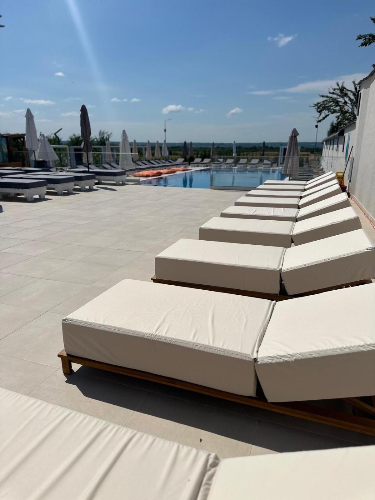 Hotel Goya Boutique Târgu Jiu Buitenkant foto