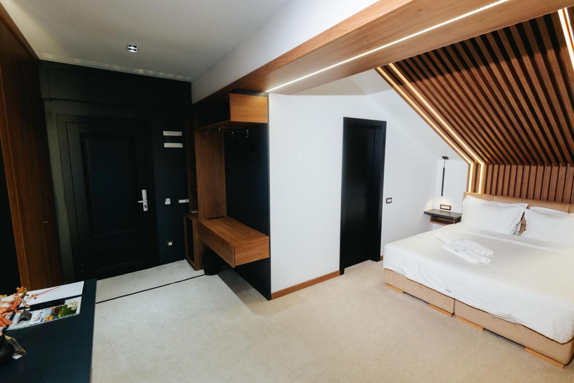 Hotel Goya Boutique Târgu Jiu Buitenkant foto