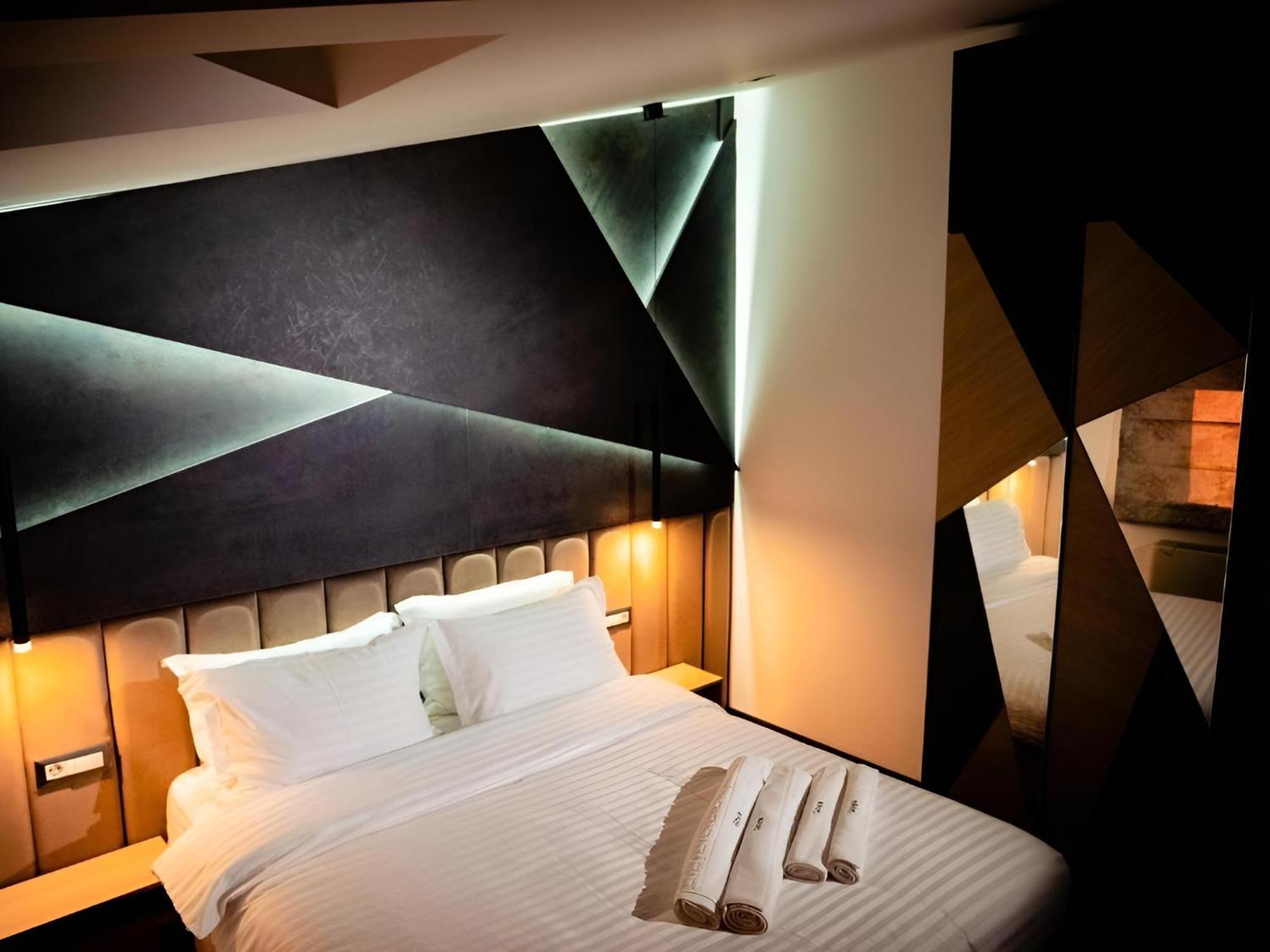 Hotel Goya Boutique Târgu Jiu Buitenkant foto