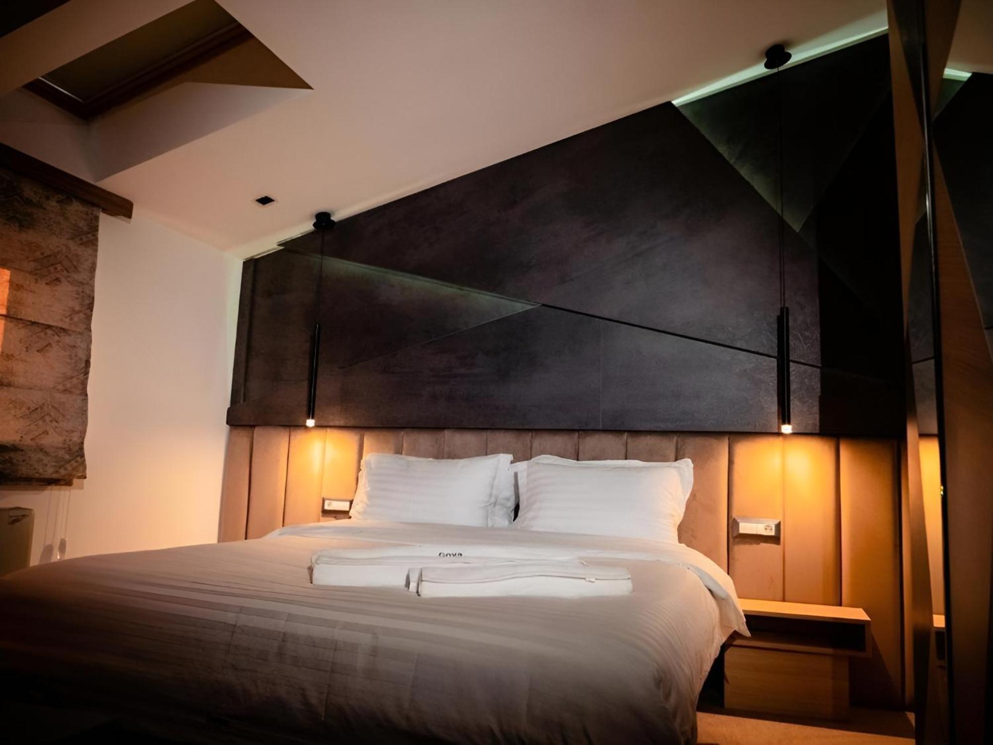 Hotel Goya Boutique Târgu Jiu Buitenkant foto