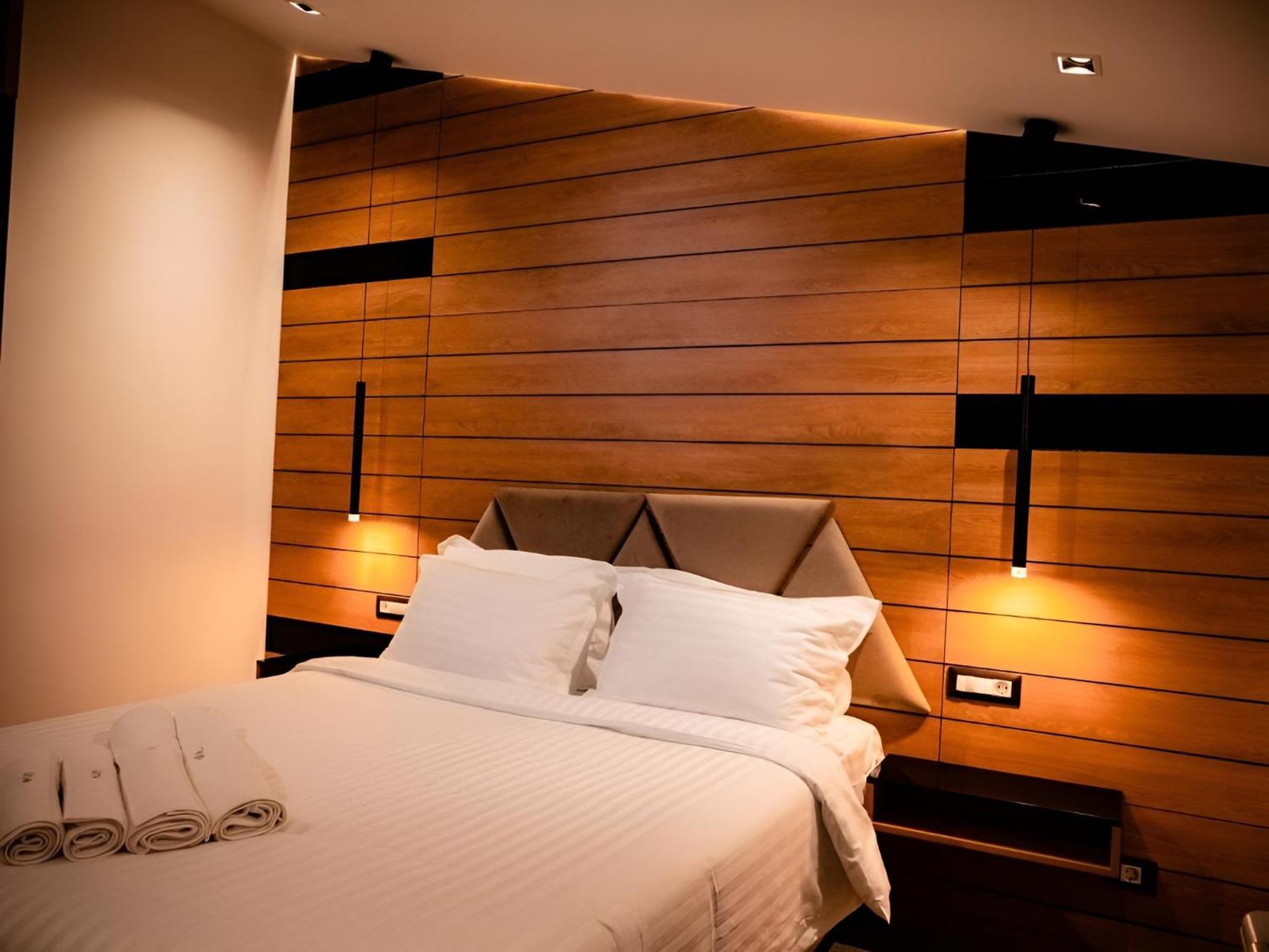 Hotel Goya Boutique Târgu Jiu Buitenkant foto